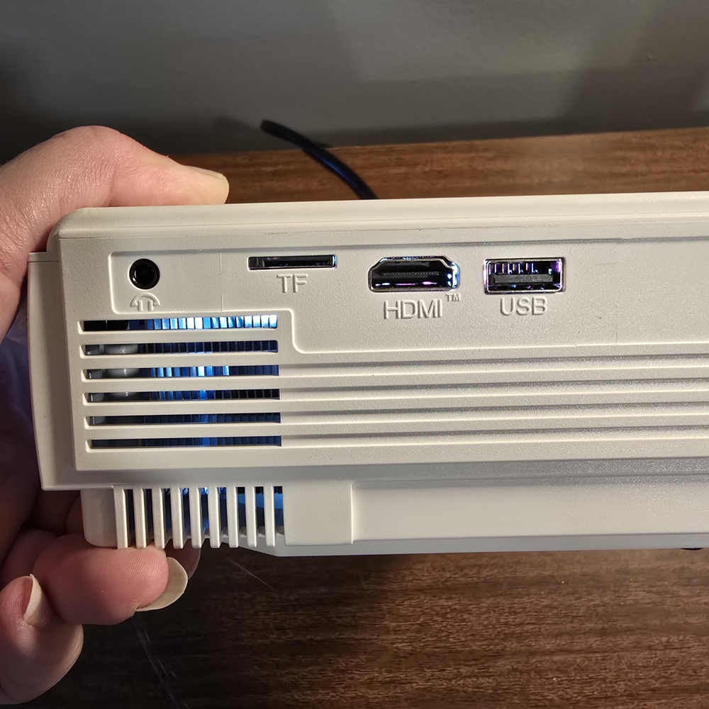 Nisoo M10 Mini Projector - Picture 4 of 5